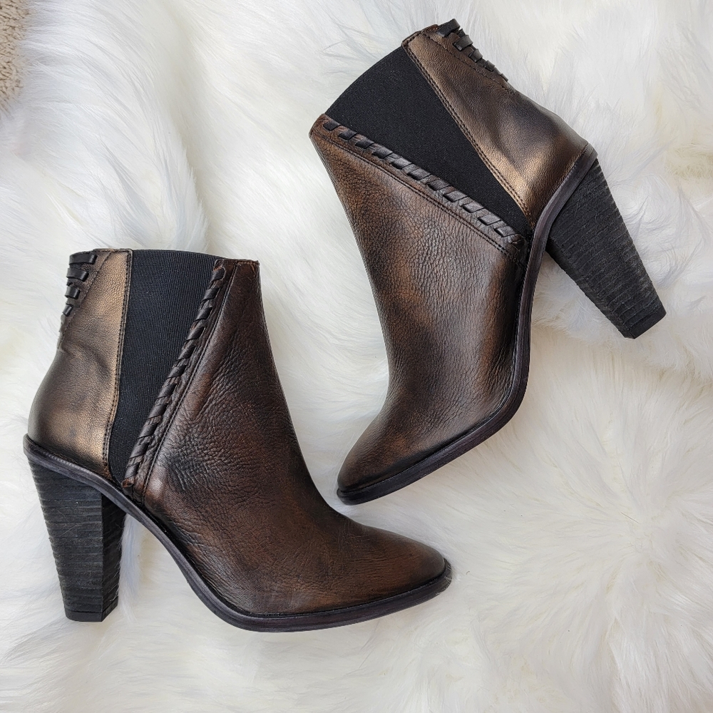 Matisse Chelsea Stardust Metallic Whipstitch Leather Ankle Bootie NWOT